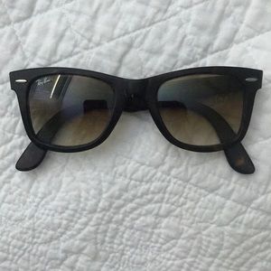 AUTHENTIC Ray-Ban Wayfarers Tortoise
